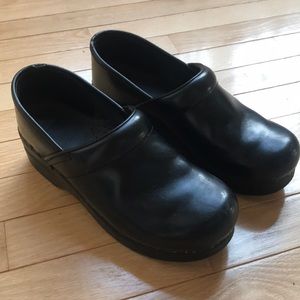 Black danskos